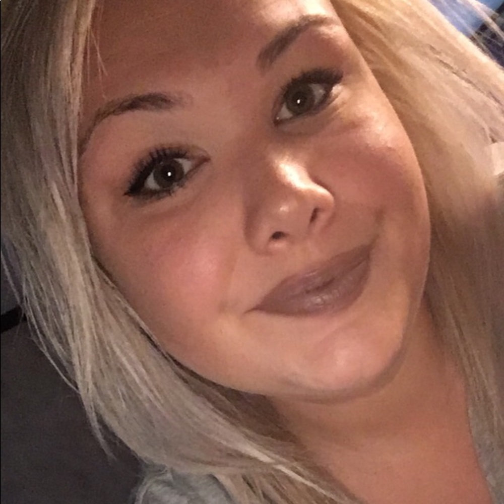 Meet your Posher, Dina